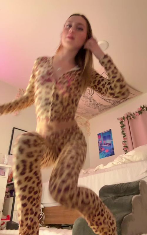 Shake itt😂😂😂🫶🏻 made this dance up haha #fyp #xyzbca #april #2026 #viralvideo 