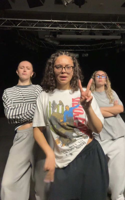 👩🏽‍🏫6️⃣7️⃣ | dancers: @aliya @melanie.br @steffi ;) | dc: ? #dance #dancechallenge #dancetrend #trend #dancetrend2026 
