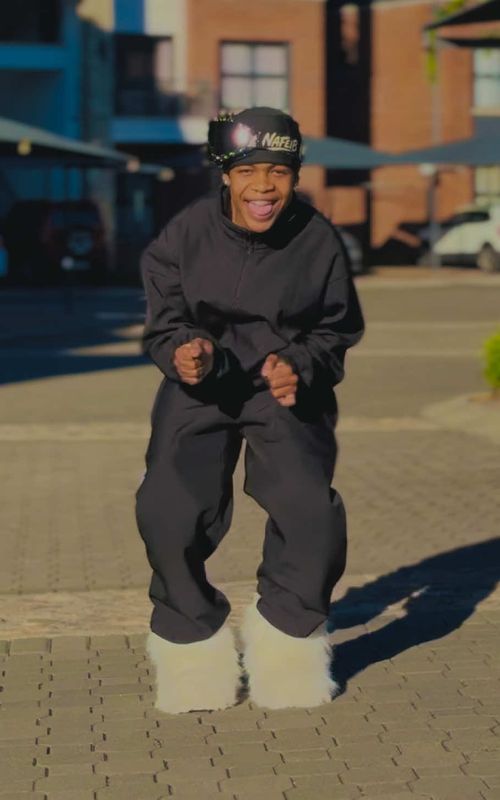 The aim is not to sweat , Just kicked off the week .🔥🔥🥹 dc:: @Thatiey 🫦 #notperciiy #fyp #tiktok #dancechallenge #amapianochallenge 