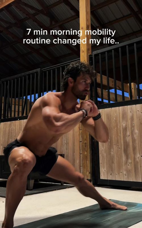 Feel like a superhuman ⚡️💪  7 min Mobility flow that changed my life 💯 #workoutroutine #mobilitytraining #morningroutine 