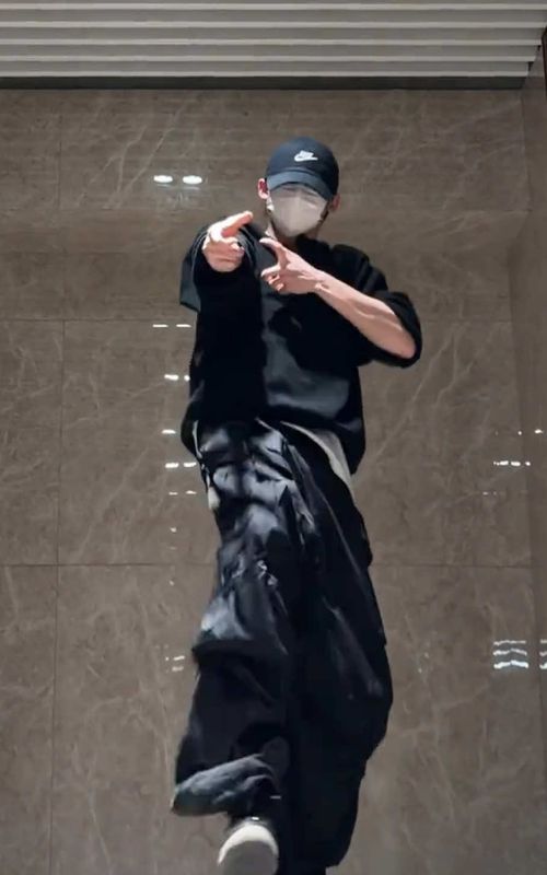歪歪歪！怎么这么快这个年就结束了！！！ #amopiano #hiphopdance #dancechallenge #抖音年味舞蹈大赏 #卡点舞 