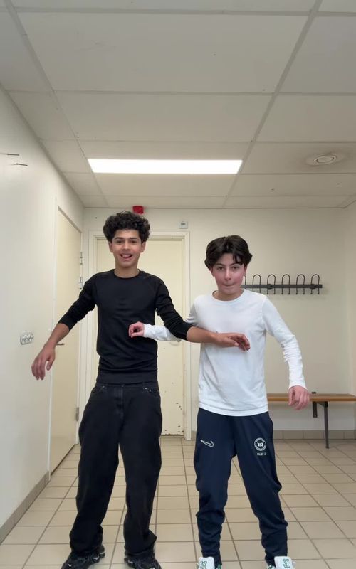 7-4 mod Allerød 🤷🏿‍♂️#fyp #viral #dance #doudance #fypppppppppppppp @Ishak10? @Dami🦥 @butter chiken 