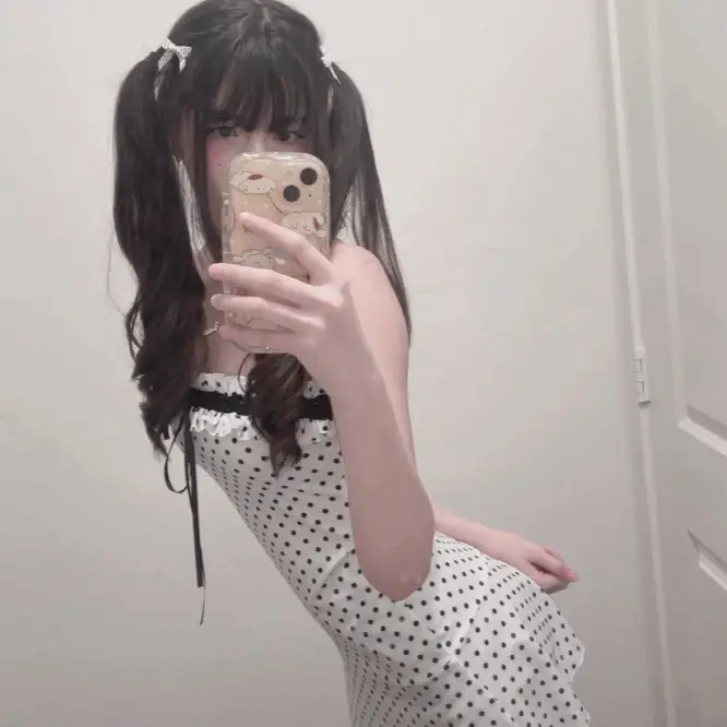 ≽^•⩊•^≼
