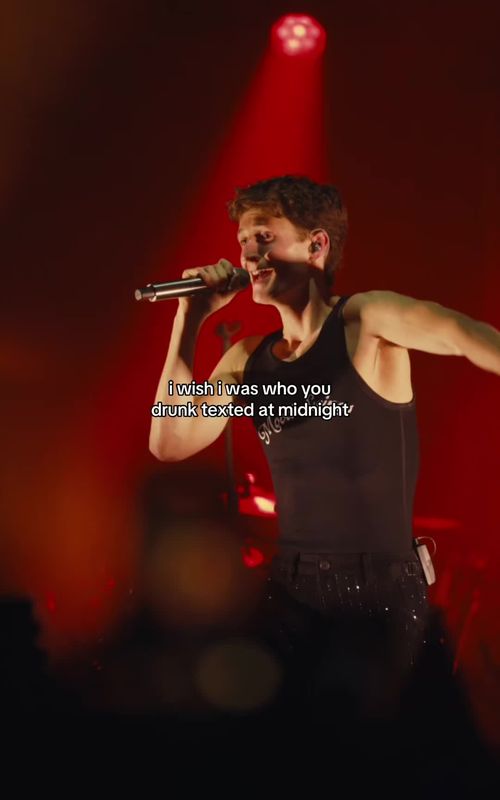 i played drunk text live on april the 7th…. pretty iconic if you ask me #fyp #singing #heartbreak #singer #drunktext 