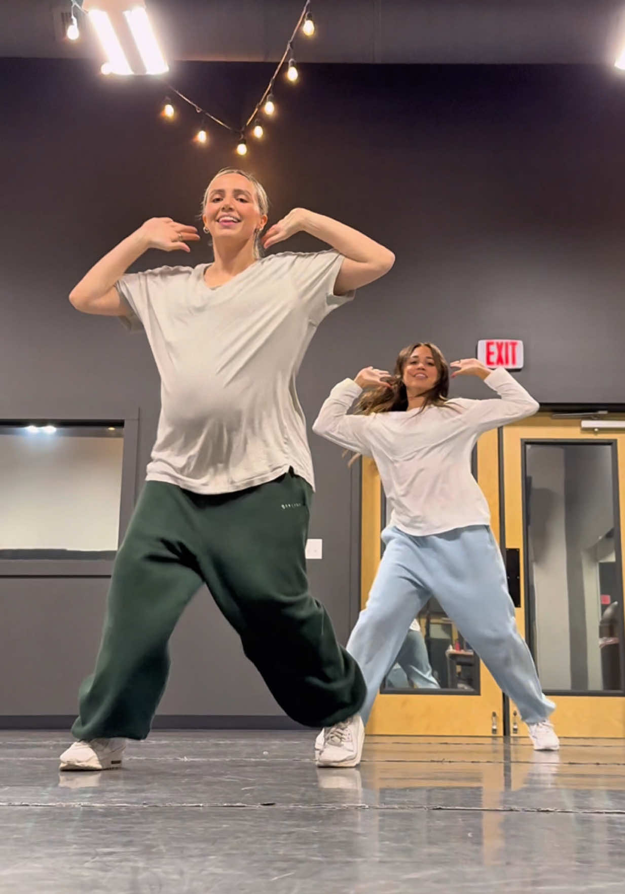poker face 👀♠️ #AREA54 #jordangracechoreo #dance #pregnant #ladygaga dancing w/ @Julia Gilroy 🫶🏽