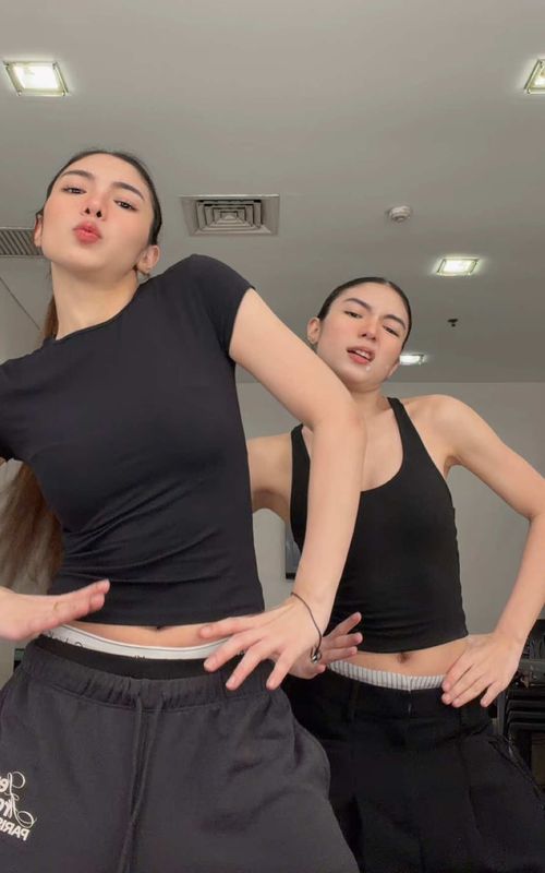 quick tiktok 😬✌🏻💕 DC: ctto!!  #kittyandkakai #fyp #dance #trending #dnacechallenge 