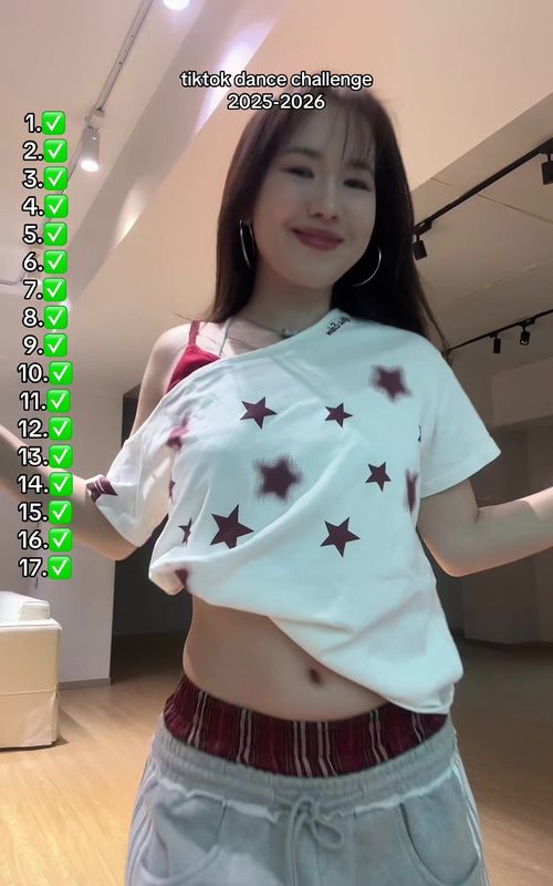 comfy in @aelfriceden_official #tiktokrandomdance #dancechallenge 