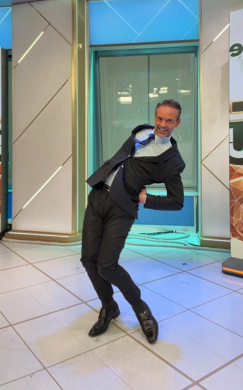 This dance cracks me up 😭 (DC: @71Cent) #dance #trend #fun #nyc #challenge 