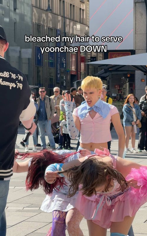 becoming yoonchae means becoming blonde @Tony🕺 #pinkyup #danceinpublic #fancam #dancecover #yoonchae @KATSEYE 