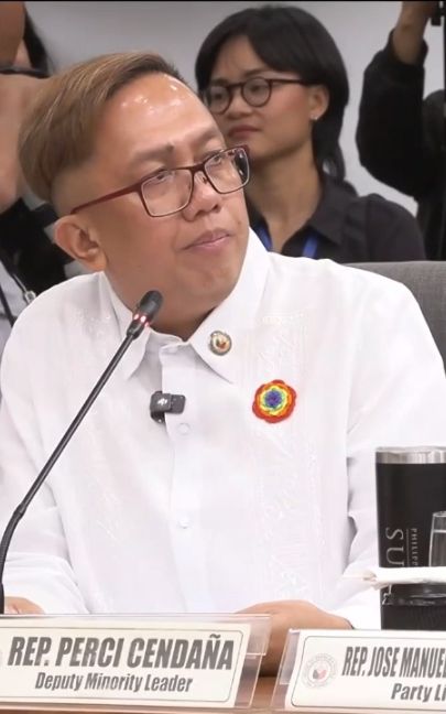 ONE MORE CHANCE?  Sa kaniyang manifestation, tinawag ni Rep. Perci Cendaña ang ilang naghain ng impeachment complaint laban kay Vice President Sara Duterte na dumalo sa pagdinig ng House Committee on Justice sa kasalukuyang impeachment complaints laban sa bise. #GMANews #BreakingNewsPH