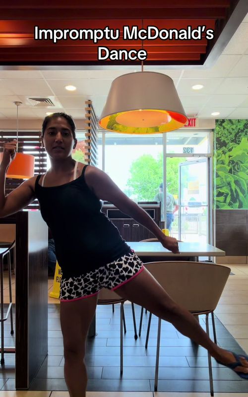 Quick McDonald’s Dance #mcdonalds #dancechallenge #restaurant #positivevibesonly #dancing 