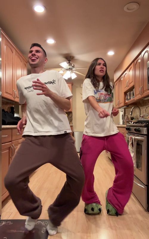 This dance is a vibe 🤣🔥🔥 ( @jillian webber ) #dancing #dance #trend #viral #fyp 