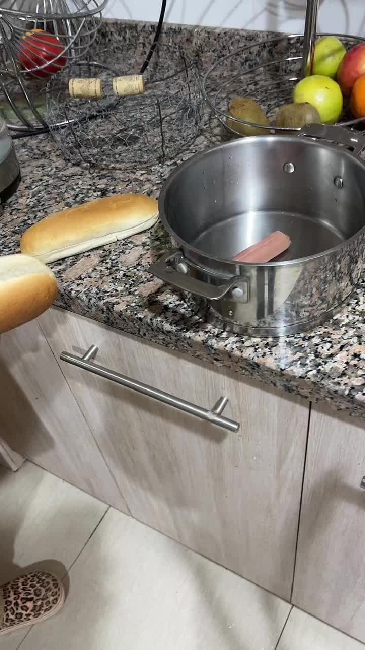 Habia que hacer un sacrificio #salchicha #vienesa #completo #perrosalchicha #perrocompleto #mascotas #chile #lentejasconchorizo #viral