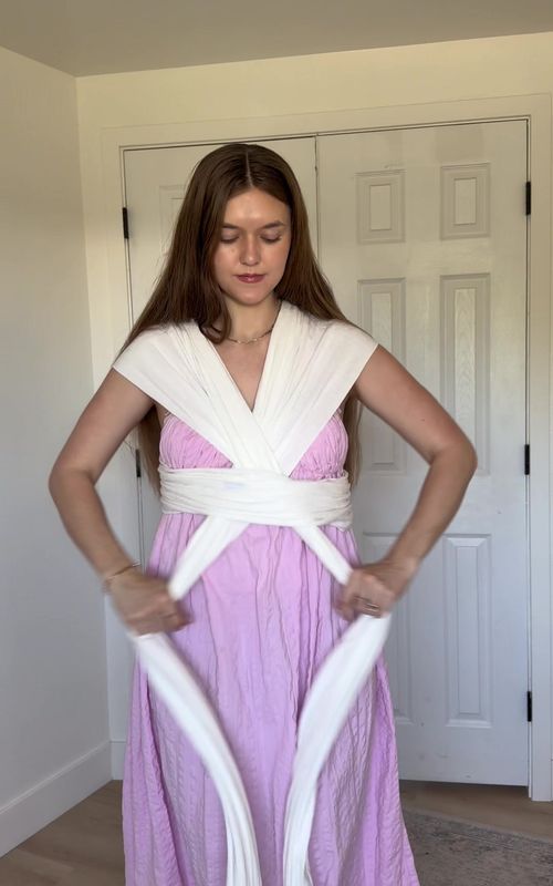 Best way to get things done but also bond with your baby: 💗🥹 #babycarry #babywrap #newborn #utah #usa 