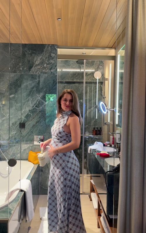Ze is ready voor een avondje uiteten hoor 😂🩵 #grwm #getdressedwithme #pregnancyfashion #bumpoutfits #pregnant 