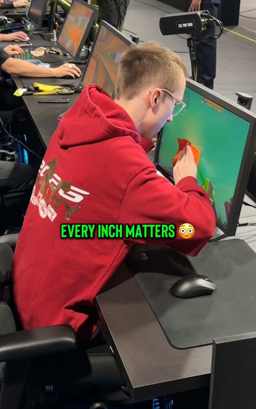Every inch matters 😳 #ESL #gaming #cs2 #esports #iemkrakow2026 