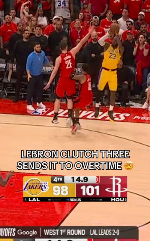 LeBron is CLUTCH 🥶 #lebronjames #lakers #rockets #nba #basketballtiktok 