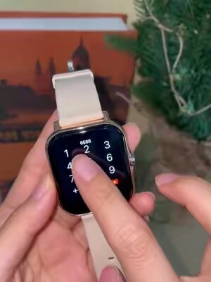 This smartwatch does way more than you expect ⌚😳 #SmartWatch #HealthMonitor #WearableTech #TechFinds #TikTokFinds