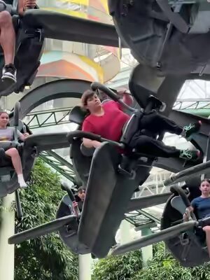 Was graced by this absolute legend in her element - Tara, Queen Spinner of Shellshock #fyp #viral #mallofamerica #fypシ 