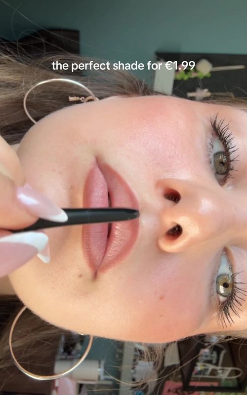 actually obsessed #lipliner #musthavemakeup #drugstoremakeup #affordablemakeup #makeupfinds @essence.cosmetics 