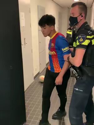 I was almost free👮🏻‍♂️😅 #viral #foryoupage #fypシ #foryou #police #voorjou #funnyy #prank #fyppage