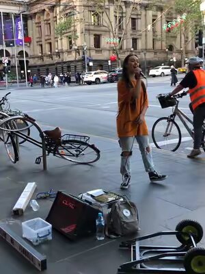 MAKE THIS MORE VIRAL THAN THE GIRL THAT UPLOADED ME AND DIDNT CREDIT @buiibeu  #foryou #foryoupage #fyp #dancemonkey #viral #inoxia #busker #singer
