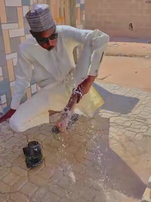 Replying to @qooma.fankey #abubakarnamanzo #waterman #watertiktok #waterboy #viral #guinnessworldrecords #العربية 