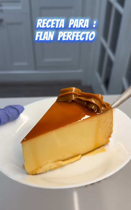 Receta de flan casero cremoso, liso brillante y sin grumos . Fácil, con pocos ingredientes y textura perfecta como de restaurante. #flan #postres #recetasfaciles #EasyRecipe #emprendimiento