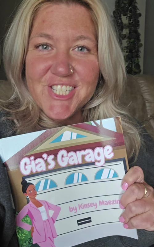 @Kinsey Maezing 📚 has brought us all so much laughter and joy with her books over the past year and a half. Let's help ease the financial burden during this unimaginable time in her life ❤️ 