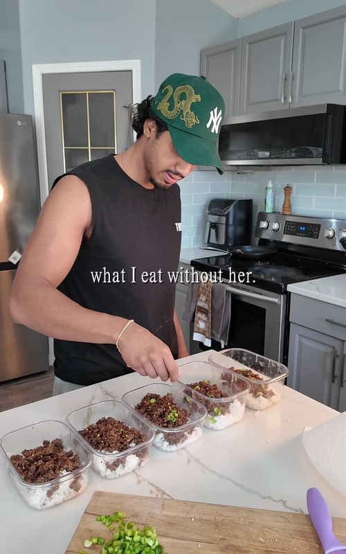 Eating has gotta be our top activity // what I eat without her VS with her 😭 #Relationship #couple #Lifestyle #dailyvlogs #food 