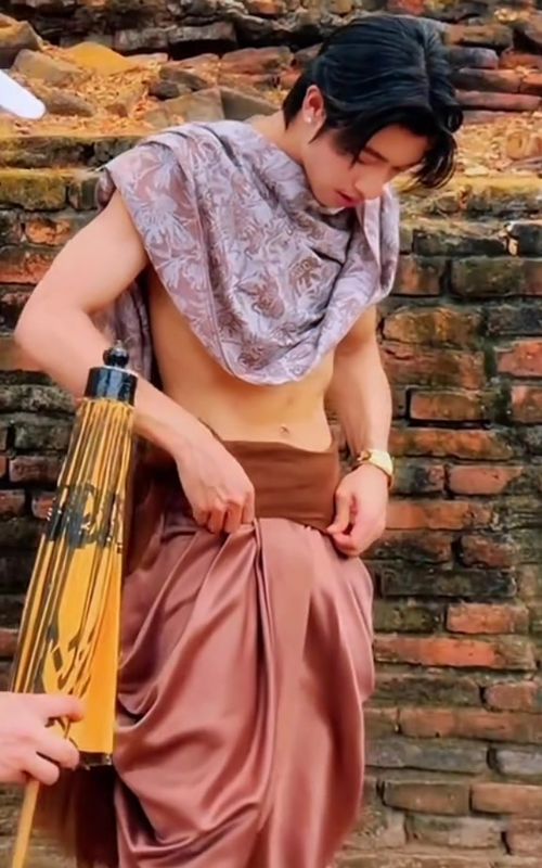 ဟေးးး ဒီoutfitနဲ့ ပုံတွေကရော 🤔🫣🤍 #aungzabu #crdvideos #theartoftradition #ayutthayathailand #kmaweddingphotostudio 