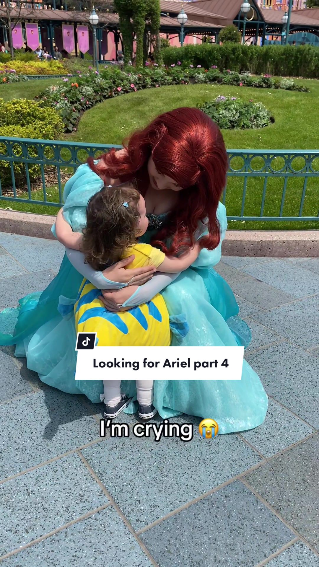Réponse à @Brooke On a reussi ! Les larmes 🥹✨ Best moment ever 🤍 Merci pour la magie @Disneyland Paris ✨ Mention speciale pour Alex, Sasha and Ariel 🫶🏻 #castcompliment #flounder #babyflounder #disney #disneyland #disneylandparis #disneyparks #polochon #baby #babytok #meet #disneymeet #thelittlemermaid #lapetitesirene #princess #hug #love #viral 