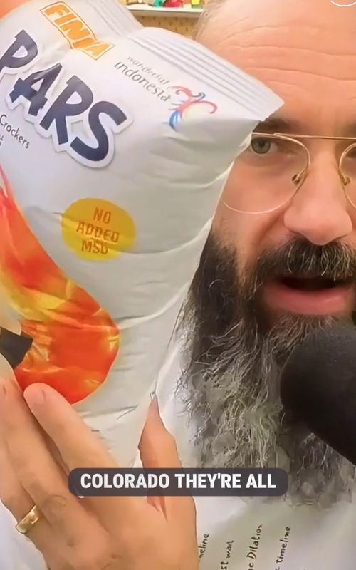 Michael Explains why these Shrimp Crackers are about to pop! 🤯👀 #Science #physics #altitude #plane #tris 