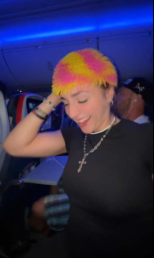 Yes, this was filmed in silence…@Journey #bob #flight #duo #dreadhead #flying #public #yolo #delta #airlines #funny #fyp #fypシ #viral #viralvideo #trending #girls #foryoupage #foryou @Ava Sue’s backup 