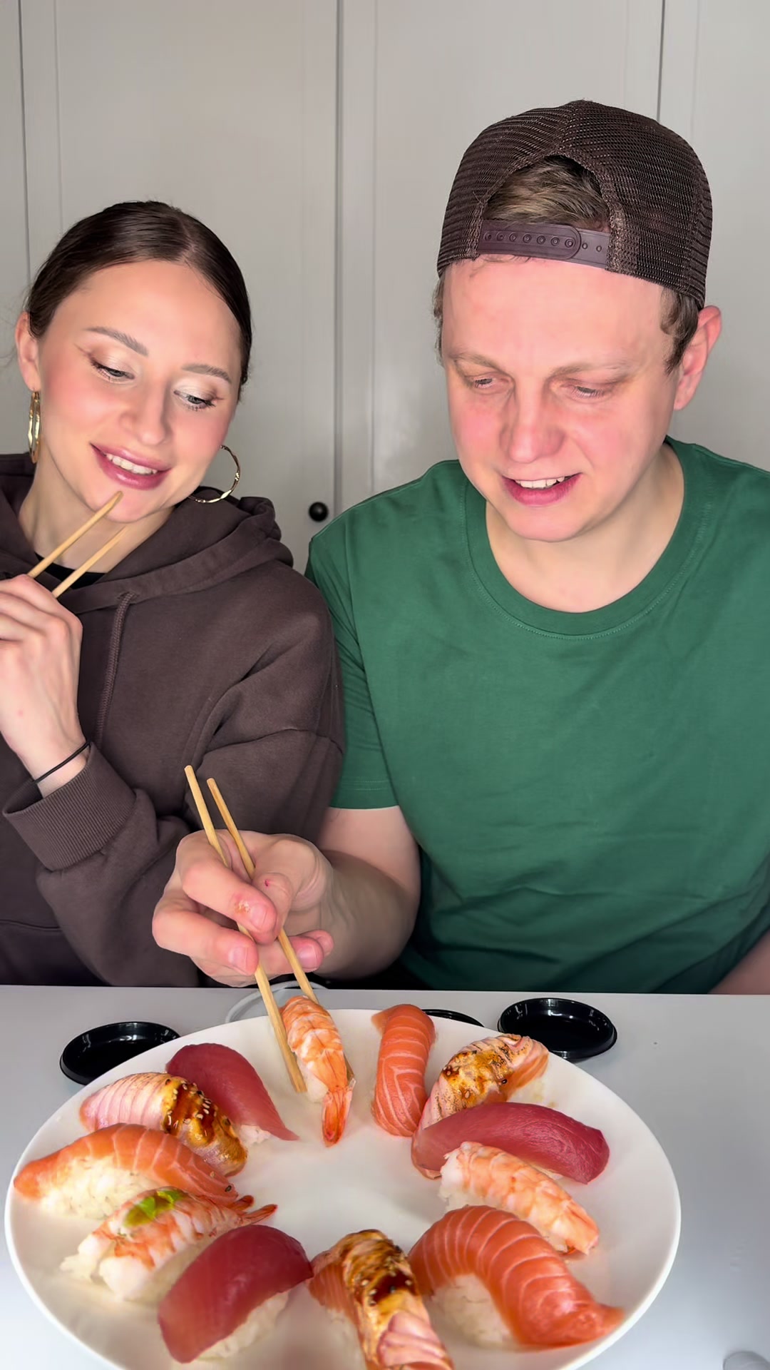 99% of people simply wouldn't be able to eat that wasabi 🥵🔥 #wasabichallenge #wasabi #familygames #challenge #game 