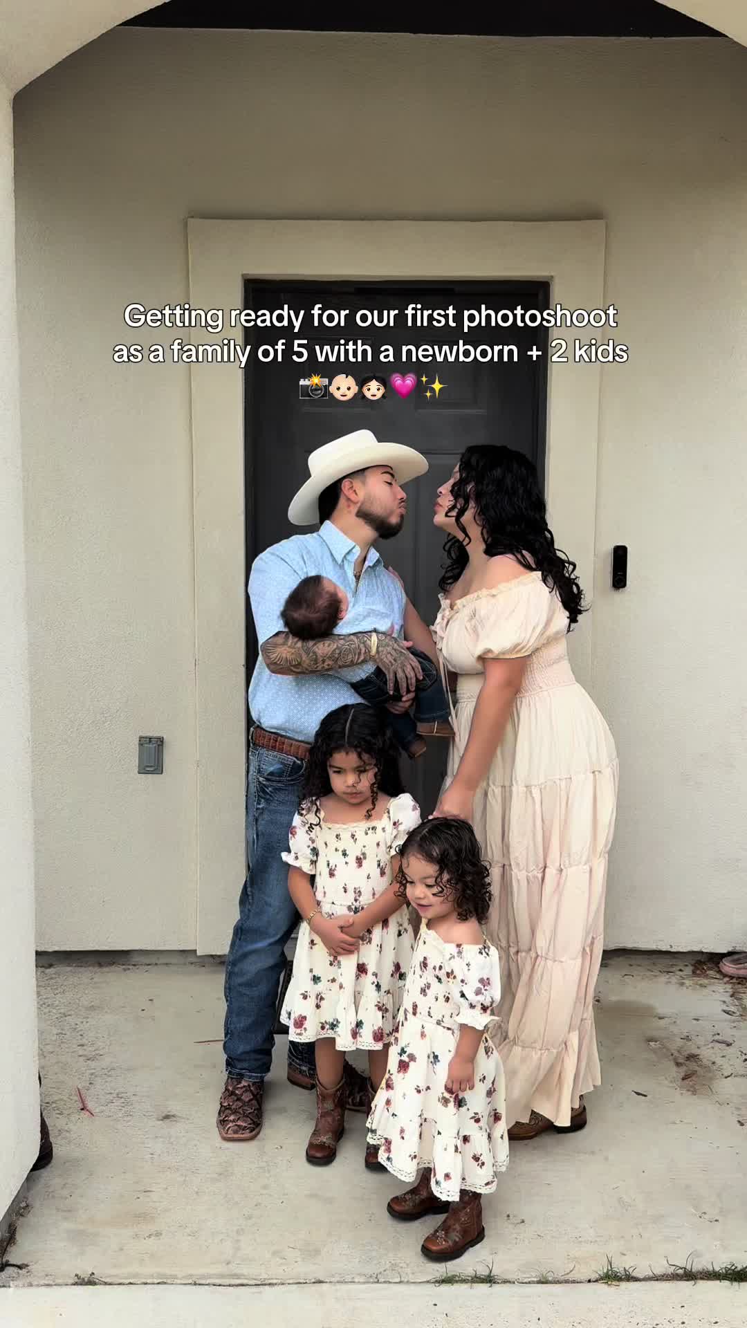 Photoshoot as a family of 5💗 Dad finally has his little cowboy to match with🥹💗 @IzzyOG3 #familyof5 #momlife #newborn #fyp #paratiiiiiiiiiiiiiiiiiiiiiiiiiiiiiii 