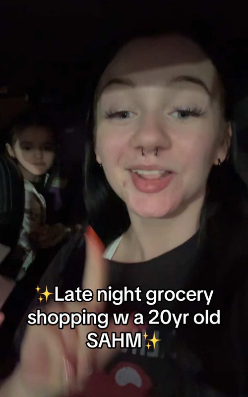 Be honest… do you grocery shop in the morning or at night 👀 #momtok #momlifebelike #busymom #groceryshopping #targethaul 