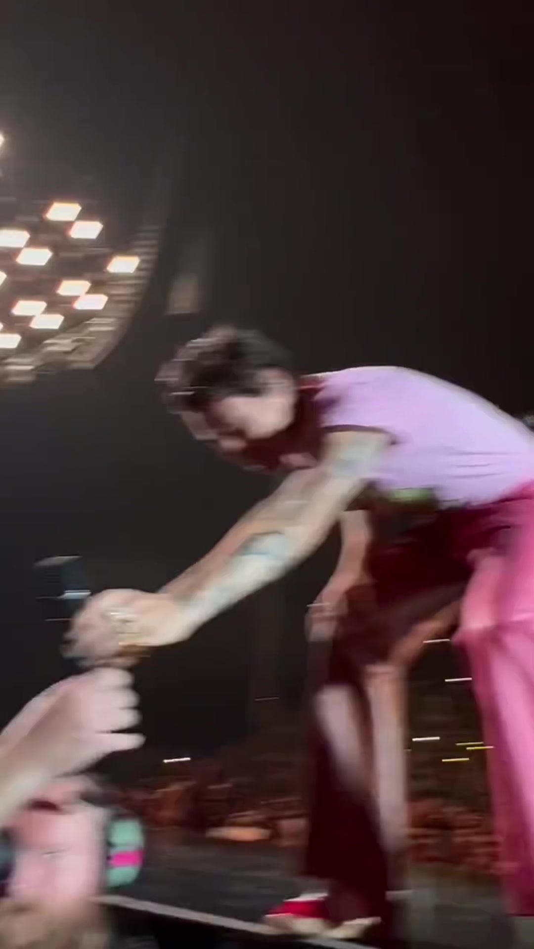 Congrats Marianna & Carl  💍♥️ #harrystyles #loveontour #hslot #harrystylesloveontour #hslotlisbon #loveontourlisbon #proposal #love #loml #harrystylesvids #harrystylesedit #harryshouse #youarehome #youarehomeharrystyles #onedirection #hs #hshq #1d #tpwk #viral #xyzbca #foryou #fy #fyp #fypシ