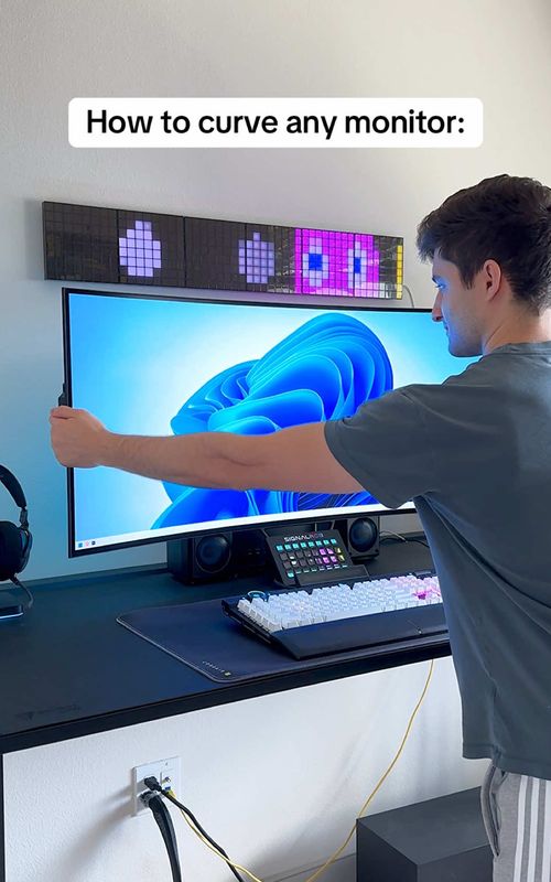 Easy hack to curve any monitor #pcgaming #pcgamer #gaming #pcsetup #signalrgb #gamer 