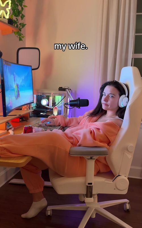 I’d say she’s okay with it 💕 #couplecomedy #gaming #gamercouple #Relationship #marriage 