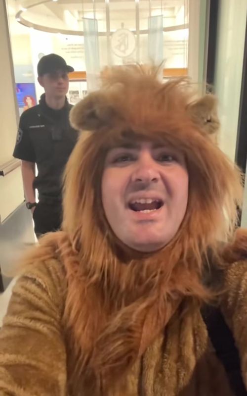 Singing The Shannon Song to Scientology #scientology #viral #hollywood #speedrun #song 