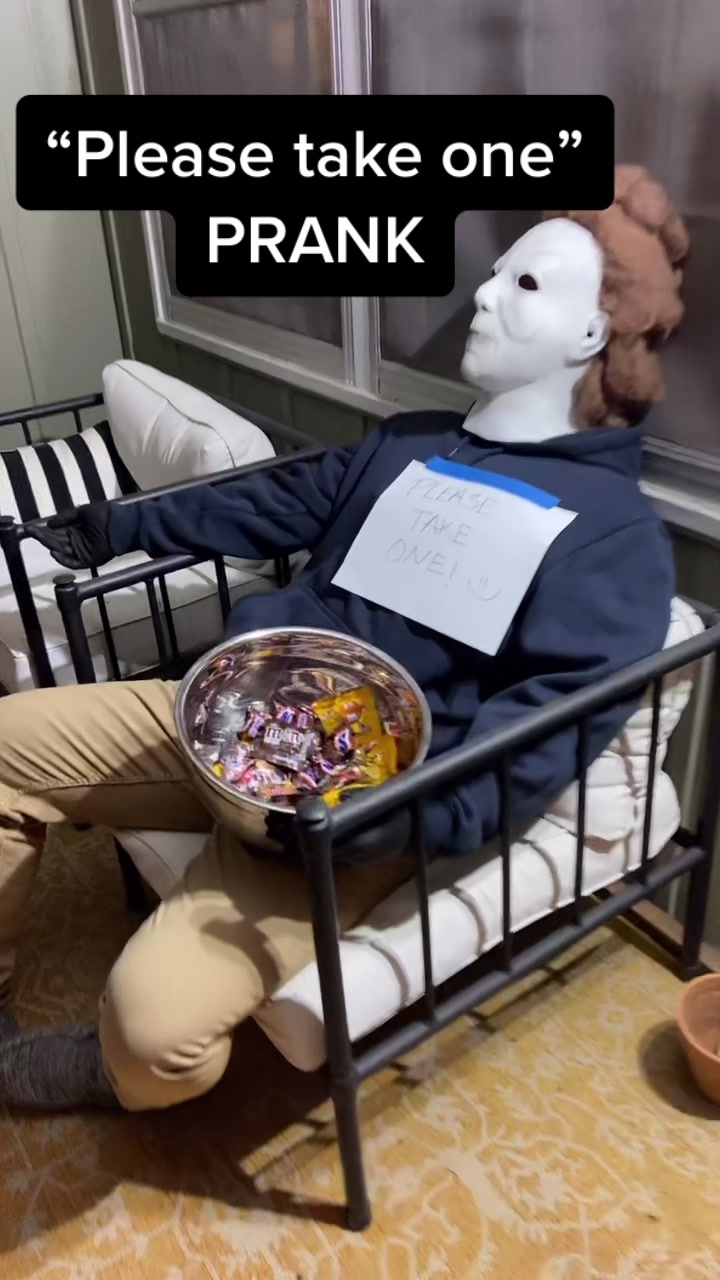 Just take one #fyp #Halloween #prank #scare #scareprank #mikemyers #michaelmyers #trickortreats #viral