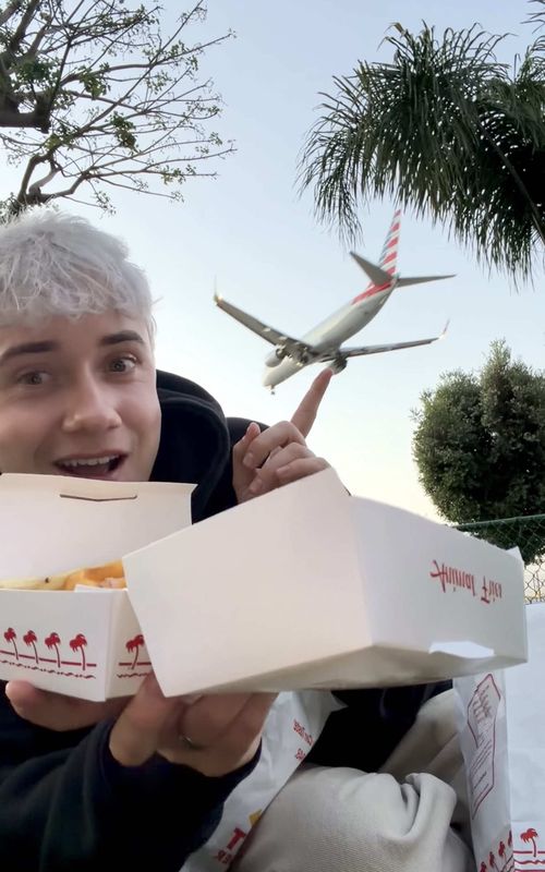 In-n-out burger at LAX checked off the bucket list🛫🍔