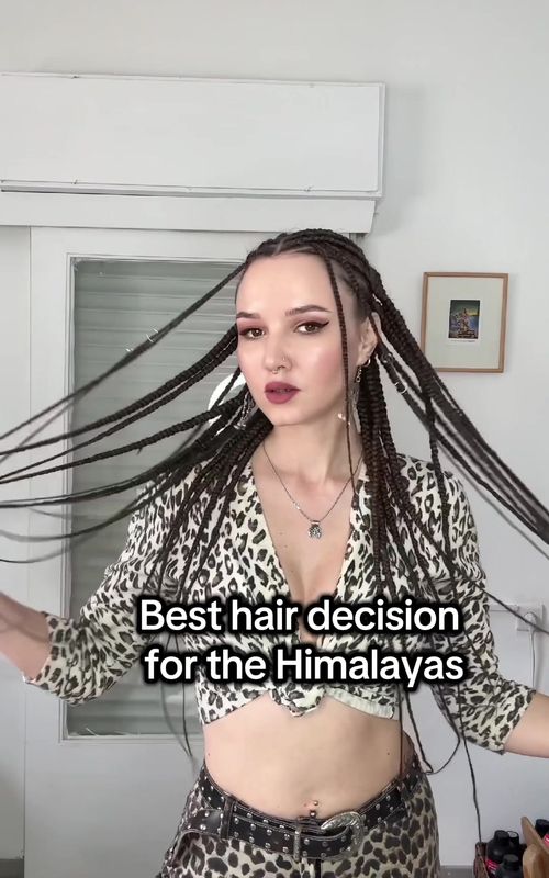 2 weeks of sweat, dust, and no washing. 🤣🤣How did I stay looking like this? Braids. Honestly, the best investment I made before hitting the trail in Kathmandu. 🇳🇵 #nepal #traveltips #hikinglife #braids #kathmandu 