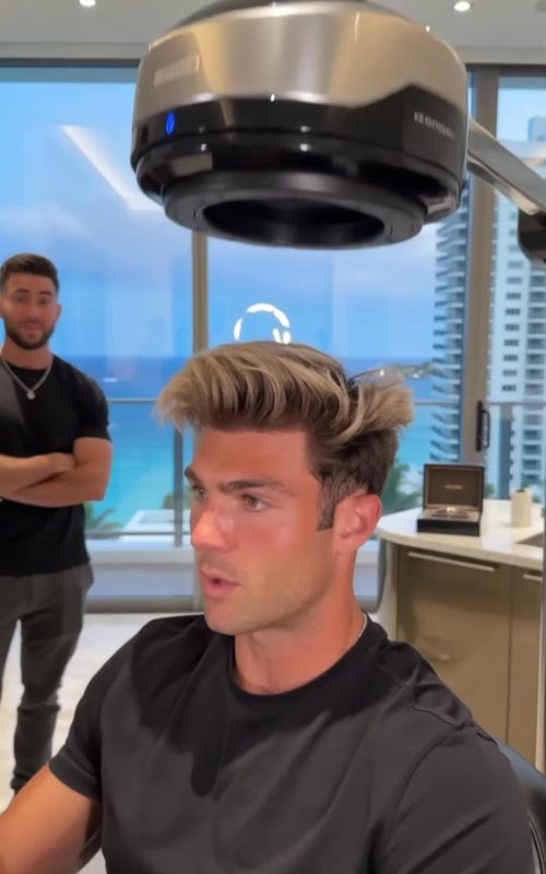 POV: this Miami penthouse prototype fixed his whole look in seconds 🧢 That final hair check says everything. Would you trust this before a date? #FutureTech #MensGrooming #HairTransformation #TechTok #OddlySatisfying