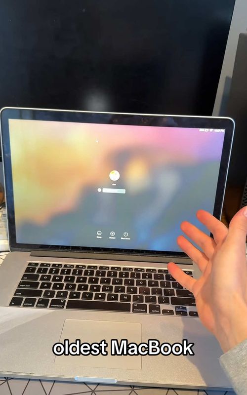 Upgrading my oldest MacBook… #macbook #apple #techtok 
