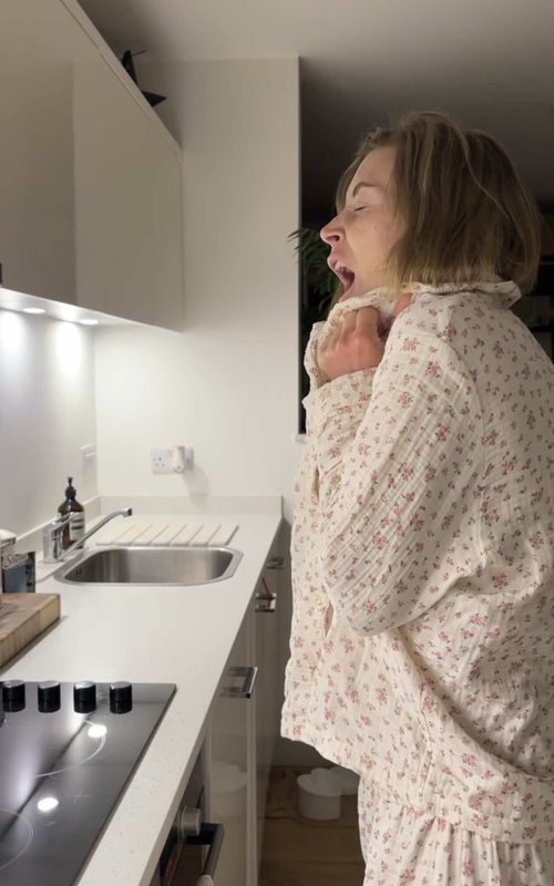 The reality of living on minimum wage for a single girl who’s never, ever going to share her home again… 🕊️ Spoiler alert: it’s not all bad 😉 #minimumwage #livingalone #morningroutine #reallife #financialindependence Time stamped morning routine, asmr, single girl, living on minimum wage