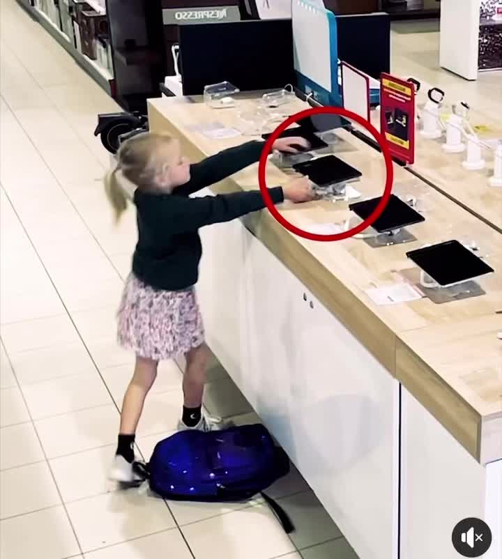 Kindness displayed #kind#happy #gentleman #nikmaey#fashion#gadgets #fyp #australia 