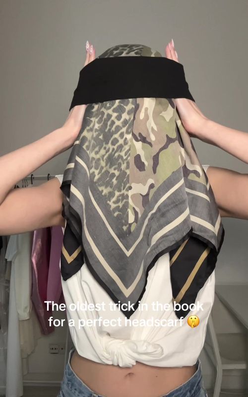Best The only way I’m wearing my scarves from now on. Save this for later! ✨ #headscarf #bandana #stylingtips #fashionhacks #stylehack regards, Tetiana