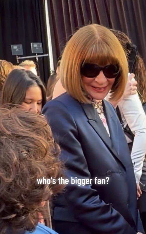 From the red carpet of the @The Devil Wears Prada 2 premiered. In theaters May 1!  👠  Who do you think was the bigger fan? 👀  #devilwearsprada #annawintour #fashion #redcarpet #fashiontok 